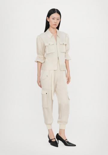 Брюки с накладными карманами