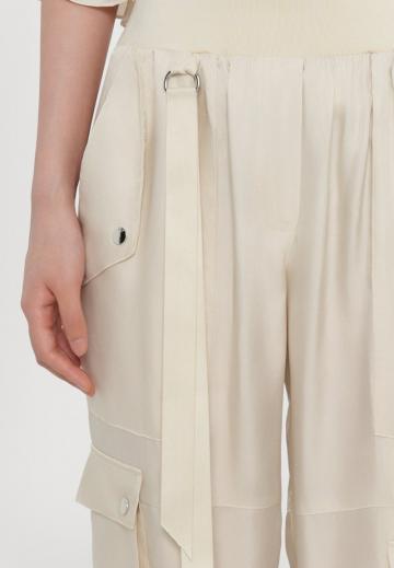 Брюки с накладными карманами