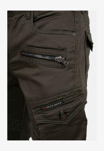 Брюки с накладными карманами