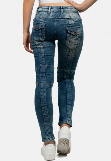 Узкие джинсы