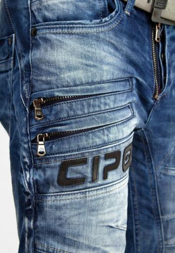 Прямые джинсы