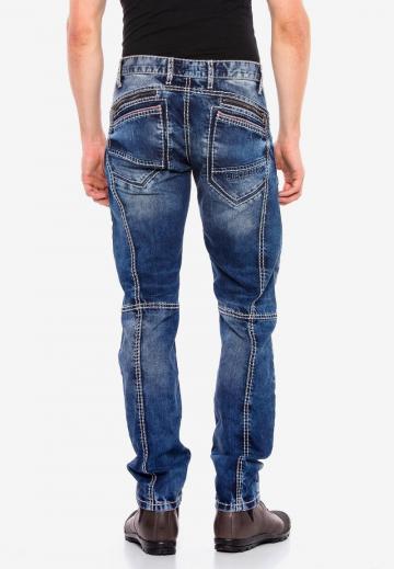 Узкие джинсы