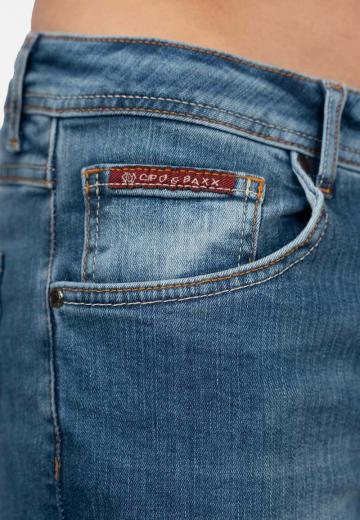 Прямые джинсы