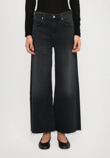 Клешеные джинсы