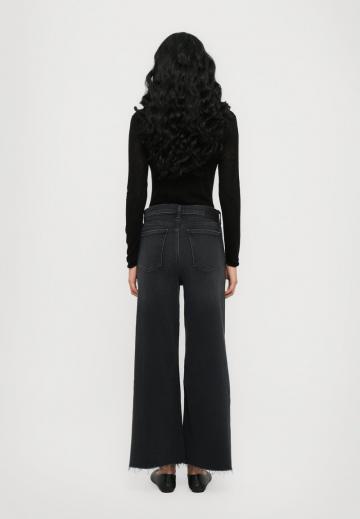 Клешеные джинсы