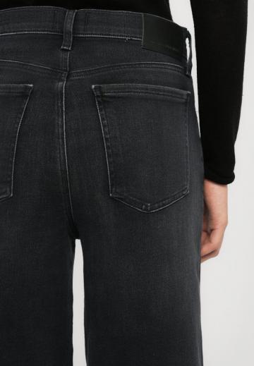 Клешеные джинсы