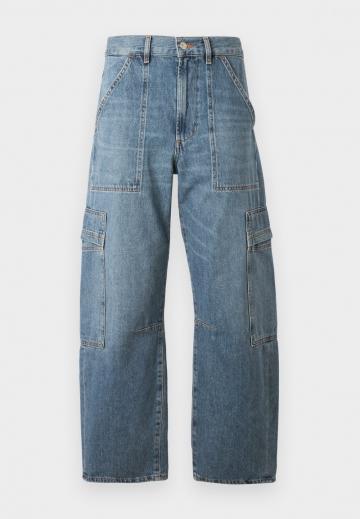 Брюки с накладными карманами