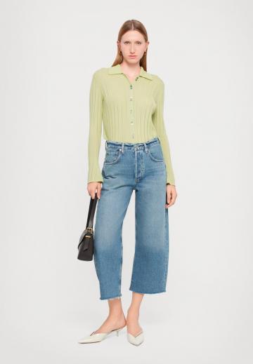 Короткие джинсы