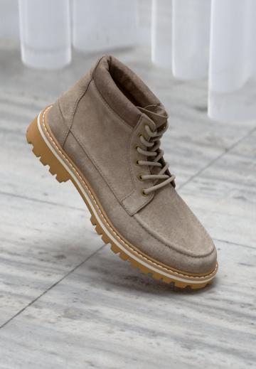 Ботинки на шнуровке