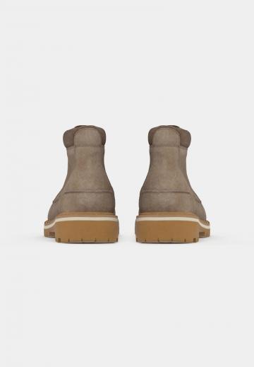 Ботинки на шнуровке