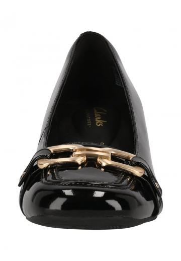 Туфли с высоким носом