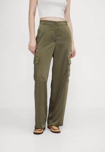 Блейзер с накладными карманами