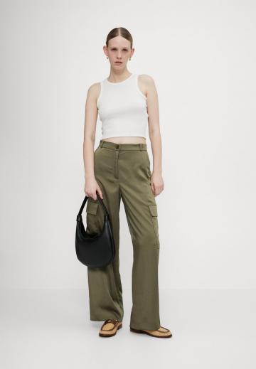 Блейзер с накладными карманами