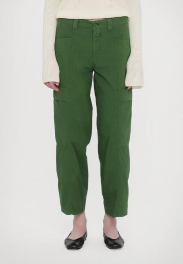 Брюки с накладными карманами