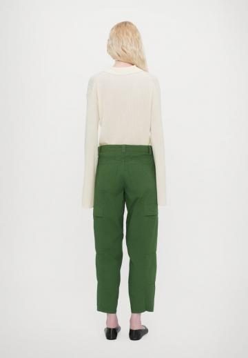 Брюки с накладными карманами