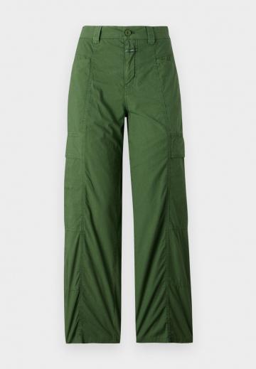 Брюки с накладными карманами