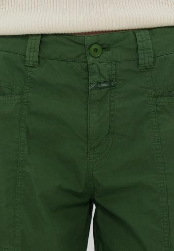 Брюки с накладными карманами