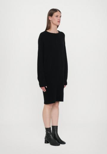 Вязаное платье