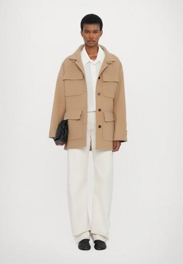 Куртка с накладнымит карманами