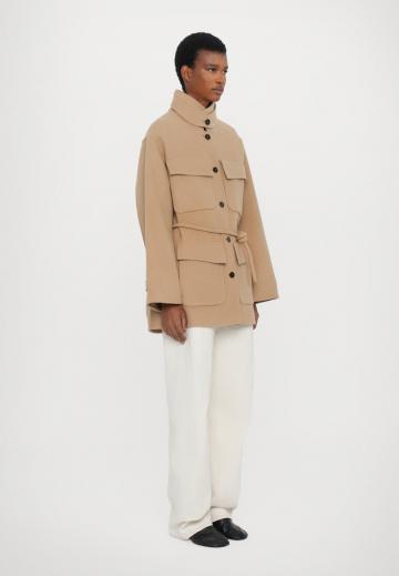 Куртка с накладнымит карманами