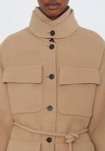 Куртка с накладнымит карманами