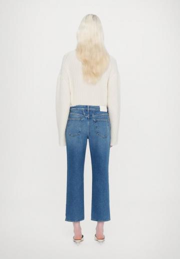 Прямые джинсы