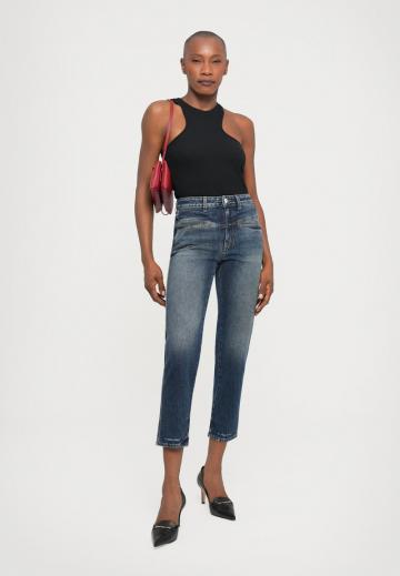 Короткие джинсы