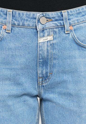 Короткие джинсы