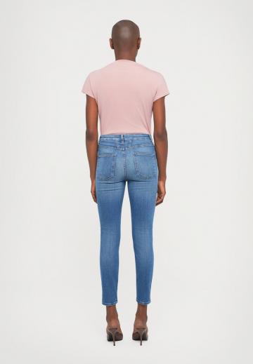 Короткие джинсы