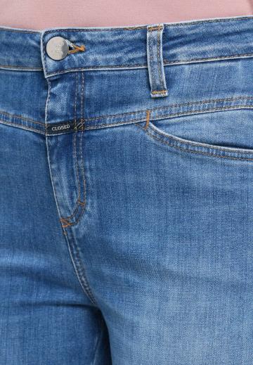 Короткие джинсы
