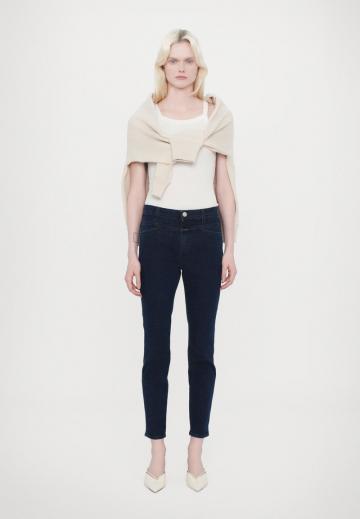 Узкие джинсы