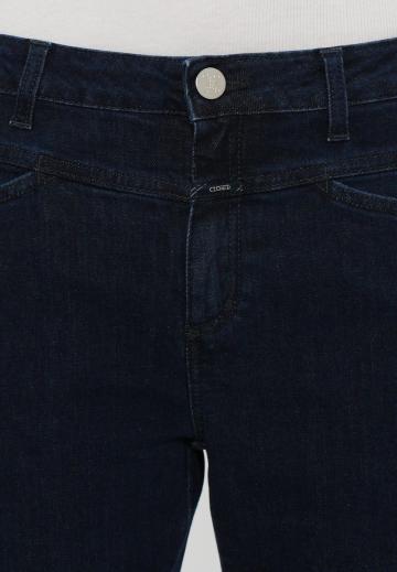 Узкие джинсы