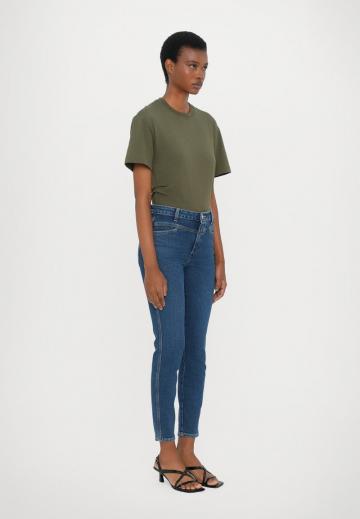 Короткие джинсы