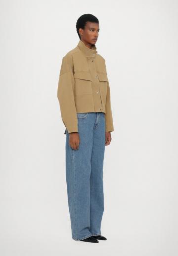 Куртка с накладнымит карманами