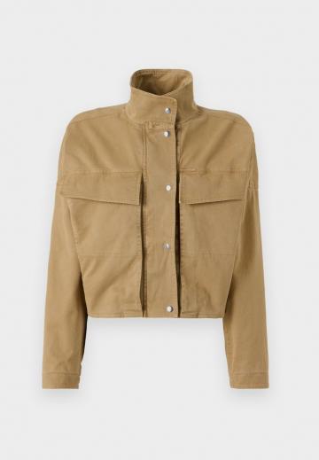 Куртка с накладнымит карманами