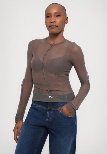 Короткие джинсы