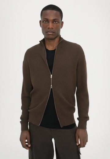 Вязаная кофта