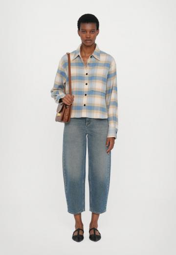 Короткие джинсы