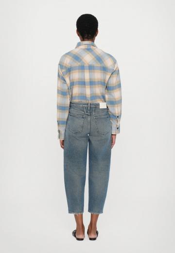 Короткие джинсы