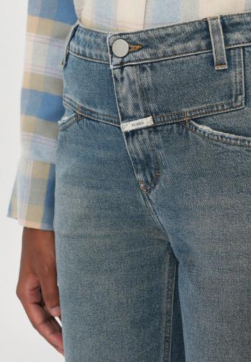 Короткие джинсы