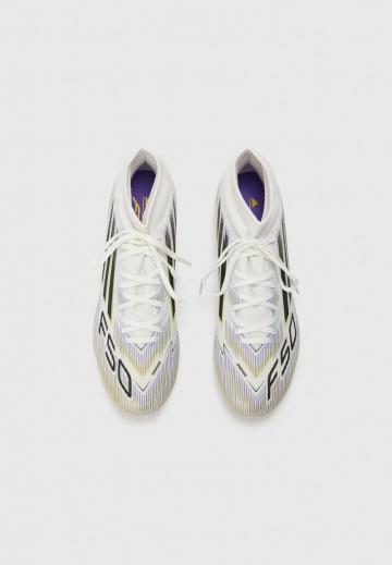 Футбольные бутсы