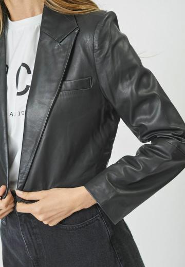 Короткий блейзер