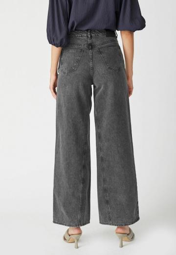 Клешеные джинсы