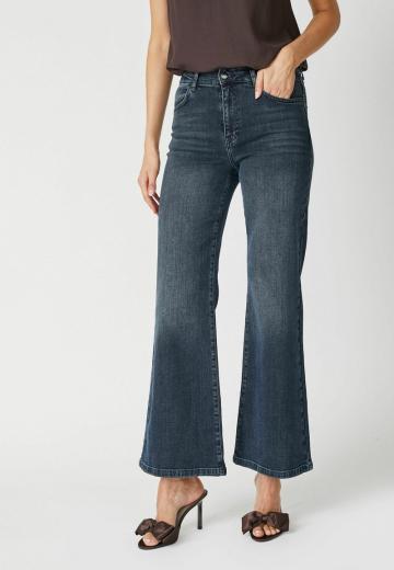 Клешеные брюки