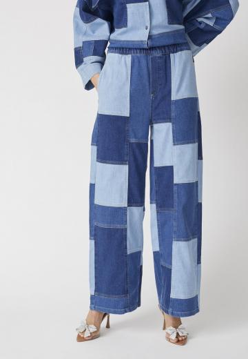 Прямые джинсы