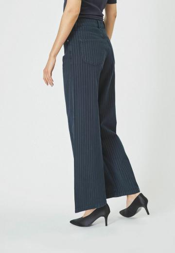 Клешеные джинсы