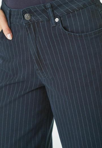 Клешеные джинсы