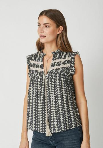 Блузка без рукавов