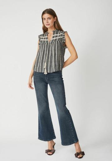 Блузка без рукавов