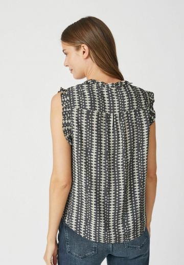 Блузка без рукавов